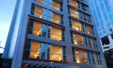 Amora NeoLuxe Suites Hotel - Housity