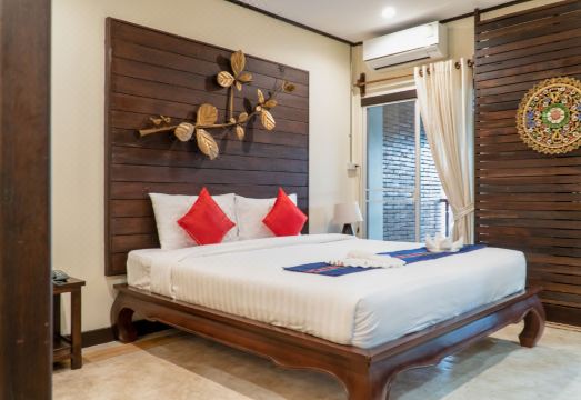 서니 V 호텔의 태국 스타일 인테리어 또는 수영장