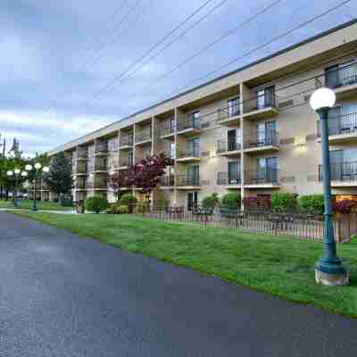 Oxford Suites Yakima Hotel Exterior