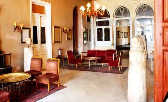 Palmyra Hotel - Housity