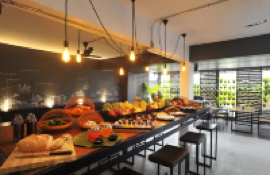 โรงแรม 9.5