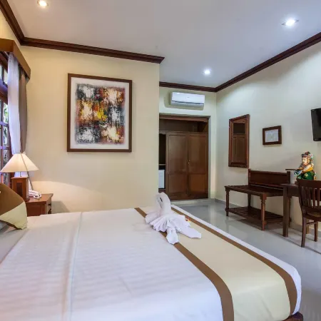 Vila Shanti Beach Hotel Отели рядом с достопримечательностью «Пляж Матахари-Тербит»