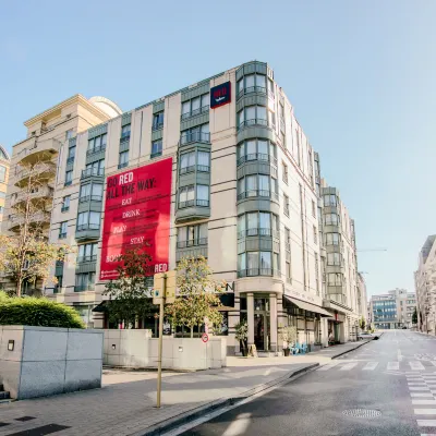 Radisson Red Hotel, Brussels Hotels near Trone Metro Station