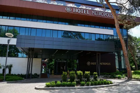 Metropolis Hotel