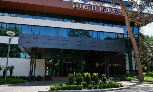 Metropolis Hotel