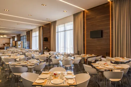 Fiesta Inn Chihuahua Fashion Mall Отели рядом со станцией Chepe Station