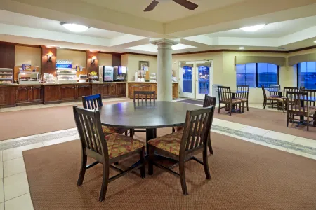 Holiday Inn Express & Suites Marina - State Beach Area