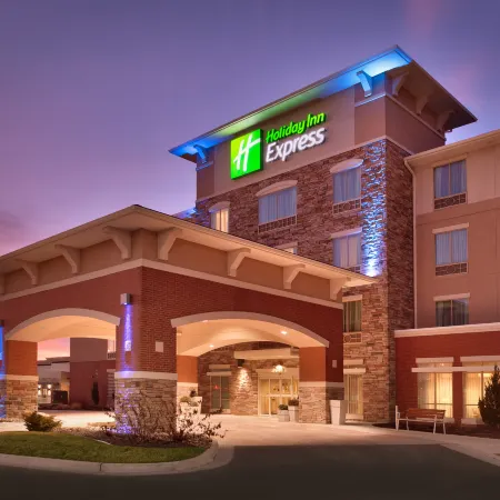 Holiday Inn Express & Suites OVERLAND PARK by IHG