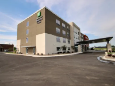 Holiday Inn Express & Suites FOND DU LAC by IHG Hotels in Fond du Lac County