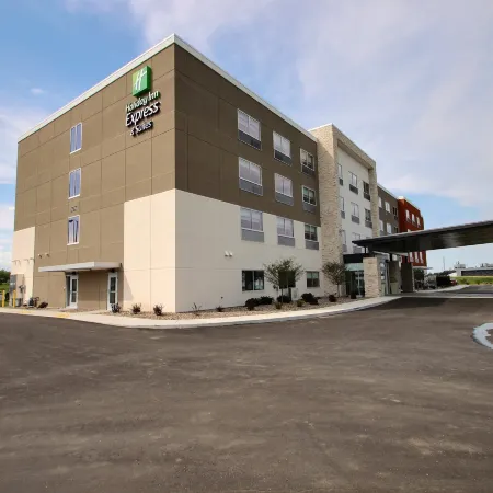 Holiday Inn Express & Suites FOND DU LAC by IHG