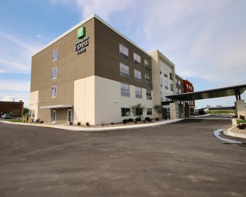 Holiday Inn Express & Suites FOND DU LAC by IHG Hotels in Fond du Lac County