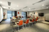 Gladstone Downtown Central Apartment Hotel Official Hotels in West Gladstone