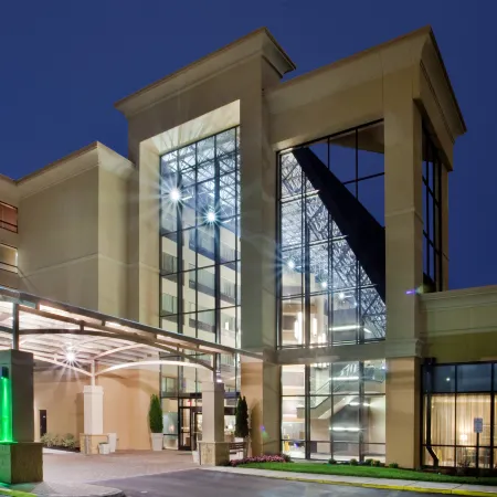Holiday Inn VIRGINIA BEACH - NORFOLK by IHG Отели рядом с достопримечательностью «Регентский университет»
