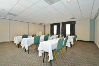 Holiday Inn Express & Suites Tacoma South - Lakewood Hotels in DuPont