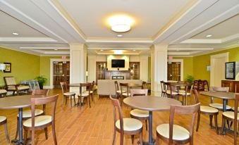 Holiday Inn Express & Suites Williston