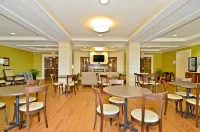 Holiday Inn Express & Suites Williston Các khách sạn ở Missouri Ridge