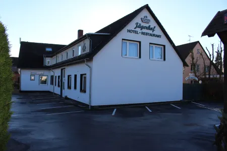 Hotel Restaurant Jägerhof Отели в г. Кёнигслуттер-ам-Эльм