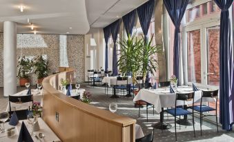 TRYP by Wyndham Halle