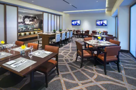 Newark Liberty International Airport Marriott Отели рядом с достопримечательностью «J&L Parking»