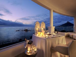 Twelve Apostles Hotel & Spa