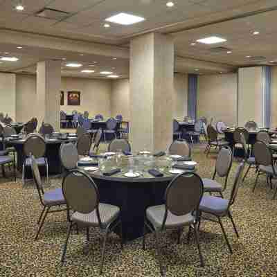 Four Points by Sheraton Moncton Dining/Meeting Rooms