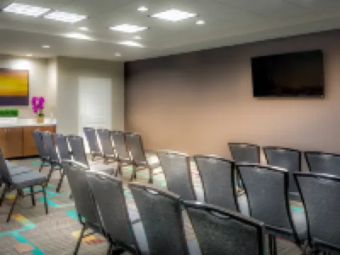 薩凡納機場居家酒店 普勒酒店