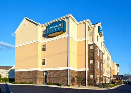 Staybridge Suites Rockford Отели рядом с достопримечательностью «Swanson Park»