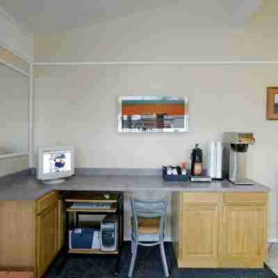 Americas Best Value Inn & Suites Eureka Dining/Meeting Rooms