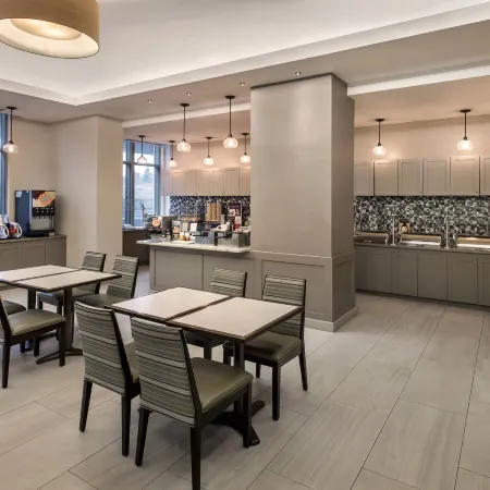 Residence Inn Alexandria Old Town South at Carlyle Отели рядом с достопримечательностью «Набережная Старого города»