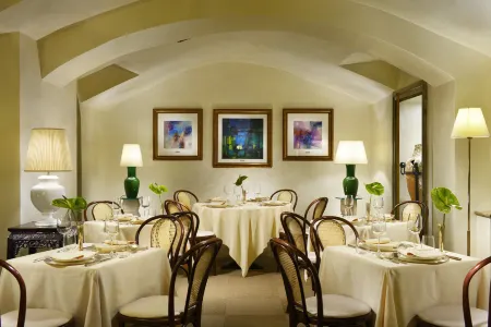 Hotel Pierre Milano Отели рядом с достопримечательностью «Национальный музей науки и технологий Леонардо да Винчи»