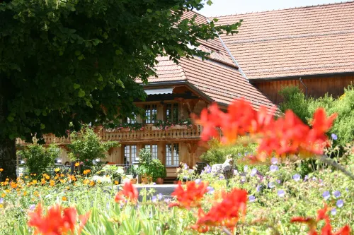 Restaurant Hotel Rüttihubelbad فنادق في Konolfingen