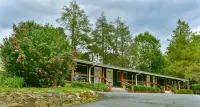 CedarWood Inn Hotels in Flat Rock