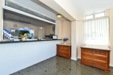 Americas Best Value Inn Oakland Отели рядом с достопримечательностью «Юниверсити оф Калифорния Ботаникал Гарден»