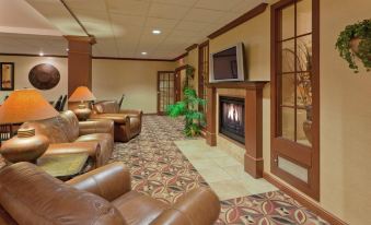 Holiday Inn Express & Suites Kent - University Area