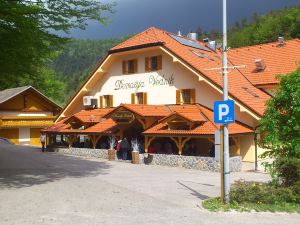 Domacija Vodnik & Apartments