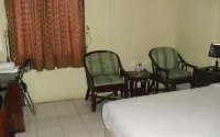Sari Damai Hotel Hotel dekat Warung Yadin