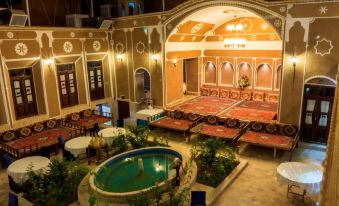 Firoozeh Traditional Hotel