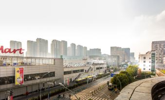 Yilong Anyun Hotel (Shanghai Wenshui Road Subway Station)