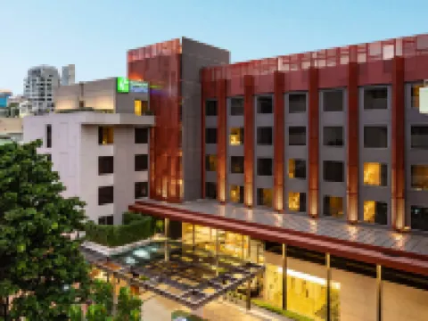 هوليداي إن إكسبرس بانكوك ساثور ا بٓي آيتش جي Hotels near المطل الزجاجي