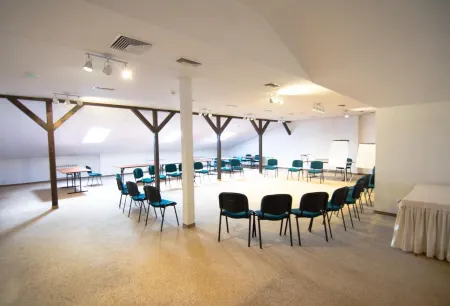 Centrum Konferencyjno-Apartamentowe Mrówka Отели в г. Юзефув