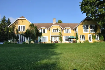 Auberge sur la Côte Отели в г. Шарлевуа-Эст