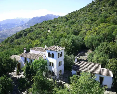 Casas Rurales Los Algarrobales Hoteles en Montecorto