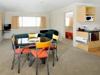Academy at Botany Motor Inn Hotels near Howick