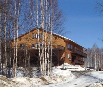 Alaska Grizzly Lodge Hotels near Pioneer Air Museum