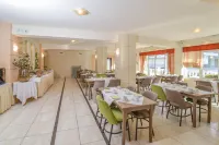 Regina Mare Hotel فنادق في باراليا