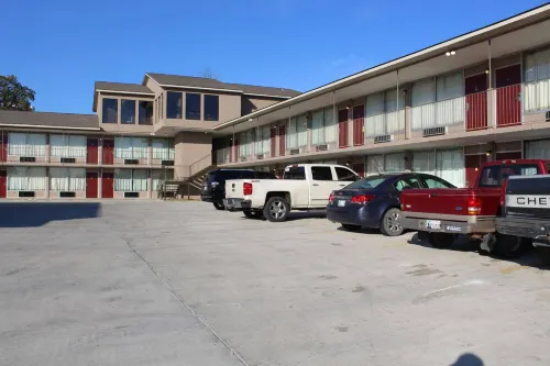 Passion Play Road Inn - Formerly Statue Road Inn