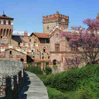 Castello di Pavone Hotel Exterior