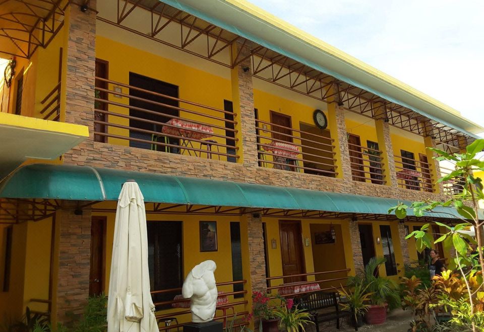 2. 모알보알 트로픽..