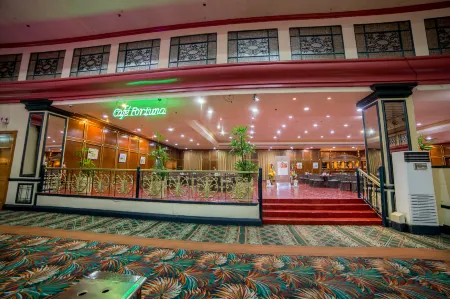 Waterfront Airport Hotel and Casino – Mactan Отели рядом с достопримечательностью «Мактан»