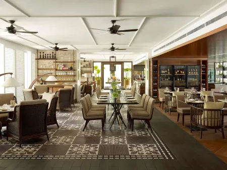 Shangri-La Singapore Отели рядом с достопримечательностью «Block 18 HDB Dover Crescent»